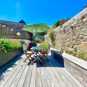 Appartement 300 M Et Centre - Parking Privatif Et Gratuit Sur Place - Terrasse Bois, Larmor-Plage